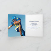 Afrondingsfoto van voetballer in blauwe script aankondiging (Binnen)