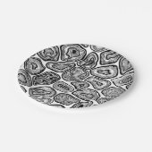 Afsnijdsels in zwart-wit papieren bordje (Gekanteld)