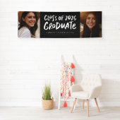 Afsoluterende van de klas van 2025 vet twee foto a spandoek (Insitu)