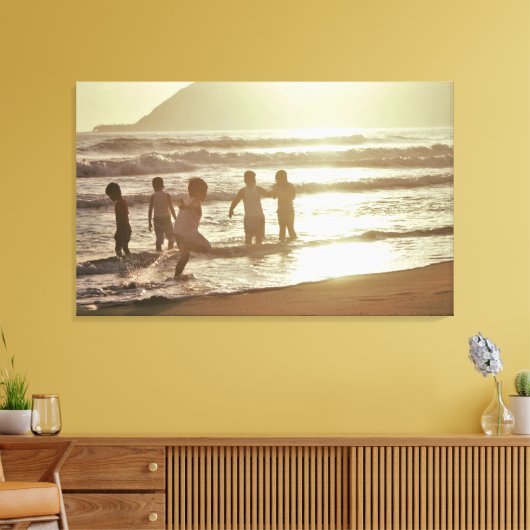 Afspelen op strand canvas afdruk (Insitu (Woonkamer))
