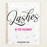 Afspraak voor Black Script & Faux Gold Lashes Planner<br><div class="desc">Chique spiraalplanner of afsprakenboek voor een slagwerker in een opvallend ontwerp met een wimperpatroon in faux goud en wit,  zwart wervelend script en gedurfde magenta als accentkleur.</div>