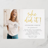 Afstudeerder 2025 Foto Ze deed het Afstuderen Gold Folie Uitnodiging (Voorkant)