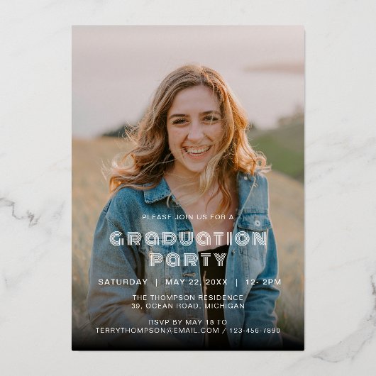 Afstudeerder Fotocollage Zwart Goud Afstuderen Folie Uitnodiging (Achterkant)