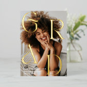 Afstudeerder Gold-gestapelde letters Typografie Af Folie Uitnodiging (Staand Voorkant)