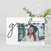 Afstudeerder handgeschreven in zwart modern Afstud Aankondiging (Staand voorkant)