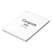 afstudeerder jongen voegt naam toe bevat datumteks notitieblok (Linkerzijde)