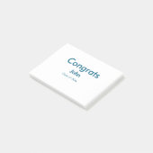 afstudeerder jongen voegt naam toe bevat datumteks post-it® notes (Schuin)