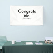 afstudeerder jongen voegt naam toe bevat datumteks spandoek (Beurs)