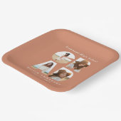 Afstudeerder met meerdere foto's perzikkleurig mod papieren bordje (Gebogen)