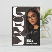 AFSTUDEERDER! Modern Script Afstuderen Foto Bedank Bedankkaart (Staand voorkant)