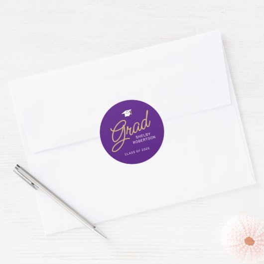 Afstudeerder Modern Script Paarse en Gouden Afstud Ronde Sticker (Envelop)