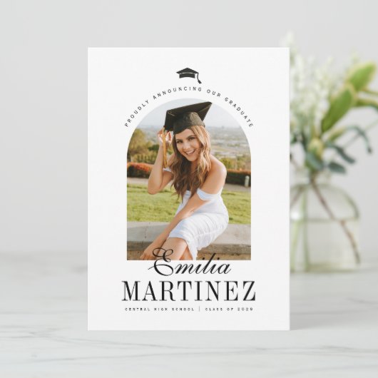 Afstudeerder Pet Arch Foto Elegant Script Afstuder Aankondiging (Staand voorkant)