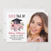 Afstudeerder Pet en Roze Bloemen 3 Foto Ze deed he Aankondiging (Voorkant)