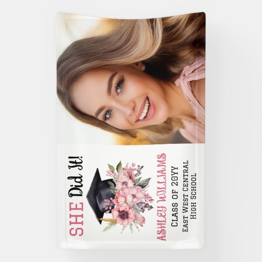 Afstudeerder Pet en Roze Bloemen Foto Ze deed het Spandoek (Verticaal)