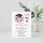 Afstudeerder Pet en Roze Bloemen Ze deed het Afstu Uitnodiging Briefkaart (Staand voorkant)