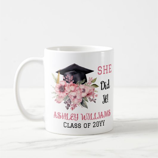 Afstudeerder Pet en Roze Bloemen Ze deed het Koffiemok (Links)