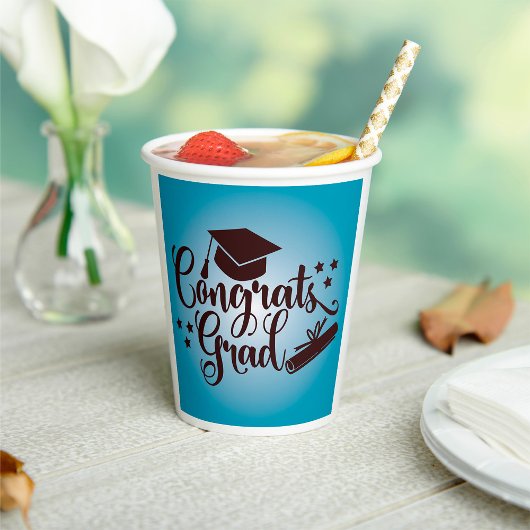Afstudeerder van graten papieren bekers
