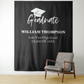 Afstudeerder voor Chalk Black op school Wandkleed (In situ)