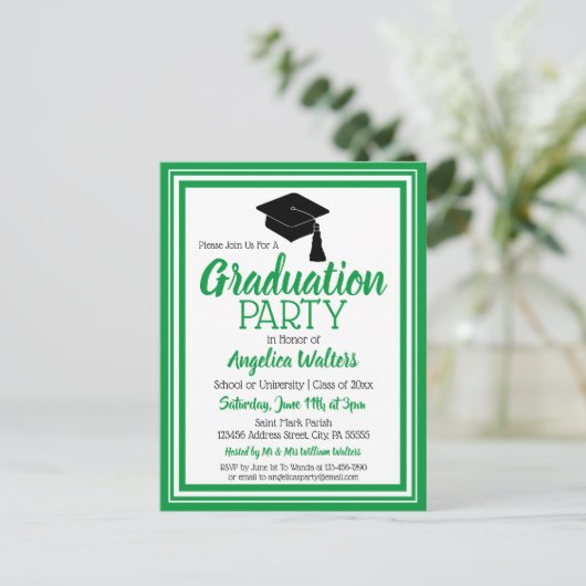 Afstudeerder voor groene en witte schoolkleuren uitnodiging briefkaart (Staand voorkant)