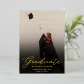 Afstudeerfeest voor zwart en goud fotoscript folie uitnodiging (Staand Voorkant)