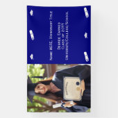 Afstudeerfoto, baret & diploma Navyblauw sjabloon Spandoek (Verticaal)