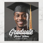 Afstudeerfoto met Graduatiefuif in vet script Wijn Etiket (Enkel label)