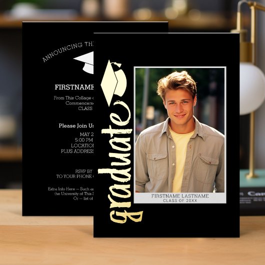 Afstudeerfoto met modern schrift en muts folie uitnodiging