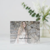 Afstudeerfoto met moderne script 'Save the Date' Uitnodiging Briefkaart (Staand voorkant)