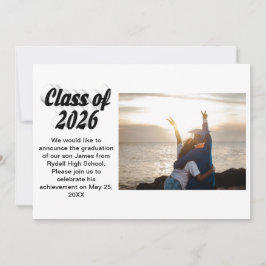 Afstudeerfoto met zwarte tekst van klas 2026 kaart