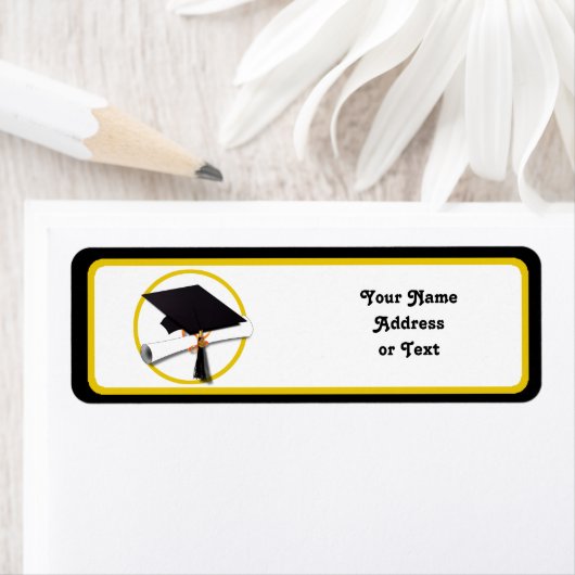 Afstudeerkap met diploma en goudcirkel etiket (Insitu)