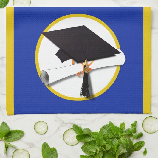 Afstudeerlampvoet met diploma - donkerblauwe achte theedoek (Gevouwen)