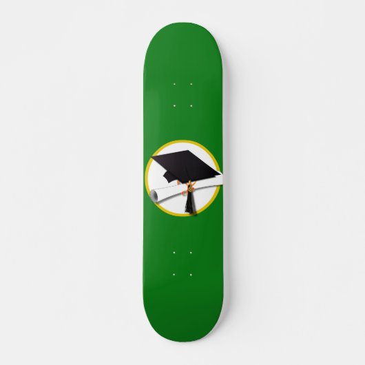 Afstudeerlampvoet met diploma over groene persoonlijk skateboard (Voorkant)