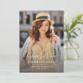 Afstuderen 2025 Afstudeerder Foto's Bewaar de datu Aankondiging (Staand voorkant)