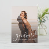 Afstuderen 2025 Foto's en Script-Afstudeerder Aankondiging (Staand voorkant)