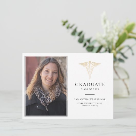 Afstuderen 2025 Fotoverpleegkundige Pinning Aankon (Staand voorkant)