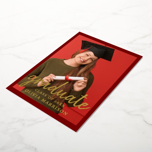 Afstuderen 2 Foto Afstuderen Modern Rood Goud Folie Uitnodiging (Gedraaid)