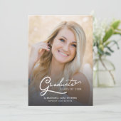 Afstuderen 2 Foto's Script Afstuderen 2025 Aankondiging (Staand voorkant)