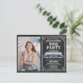 Afstuderen BBQ Party Chalkboard Photo Uitnodiging (Staand voorkant)