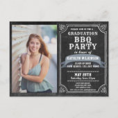 Afstuderen BBQ Party Chalkboard Photo Uitnodiging (Voorkant)