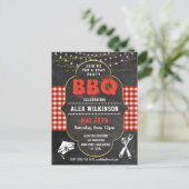 Afstuderen BBQ Party Rustic Chalkboard Uitnodiging (Staand voorkant)