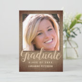 Afstuderen bijtende foto Tan Burlap modern script Aankondiging (Staand voorkant)