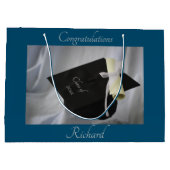 Afstuderen Blauw Pet & Diploma Gepersonaliseerd Groot Cadeauzakje (Achterkant)