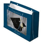 Afstuderen Blauw Pet & Diploma Gepersonaliseerd Groot Cadeauzakje (Voorkant Gekanteld)