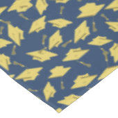 Afstuderen Blauwe en Gouden Petten in de Lucht Tafelkleed (Gekanteld)