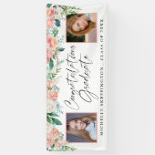 Afstuderen Blush Pink Floral Handgeschreven Script Spandoek (Verticaal)