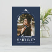 Afstuderen Cap Arch Foto Elegant Script Navy Afstu Aankondiging (Staand voorkant)