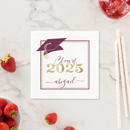 Afstuderen Cap Maroon Gold Script Class of 2025 Servet (Insitu)