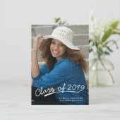 Afstuderen Casual White Script Fotoaankondiging Aankondiging (Staand voorkant)