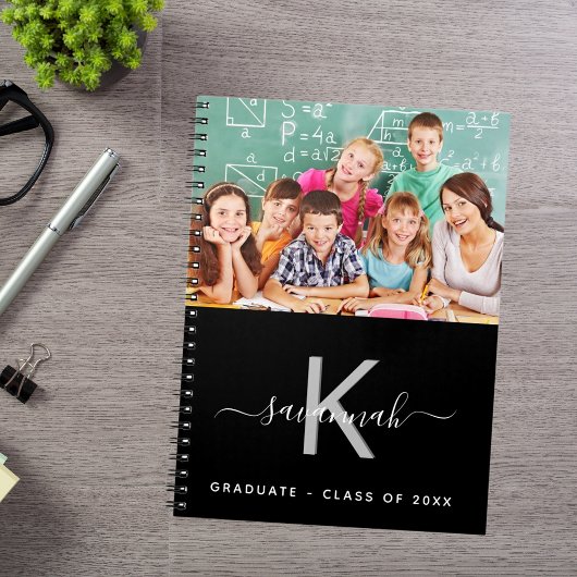 Afstuderen class 2025 foto zwart wit monogram notitieboek
