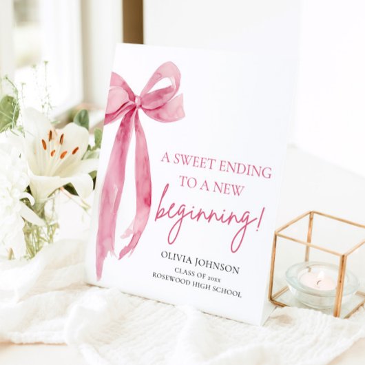 Afstuderen een zoet einde aan een nieuw begin reclamebord met voetstuk